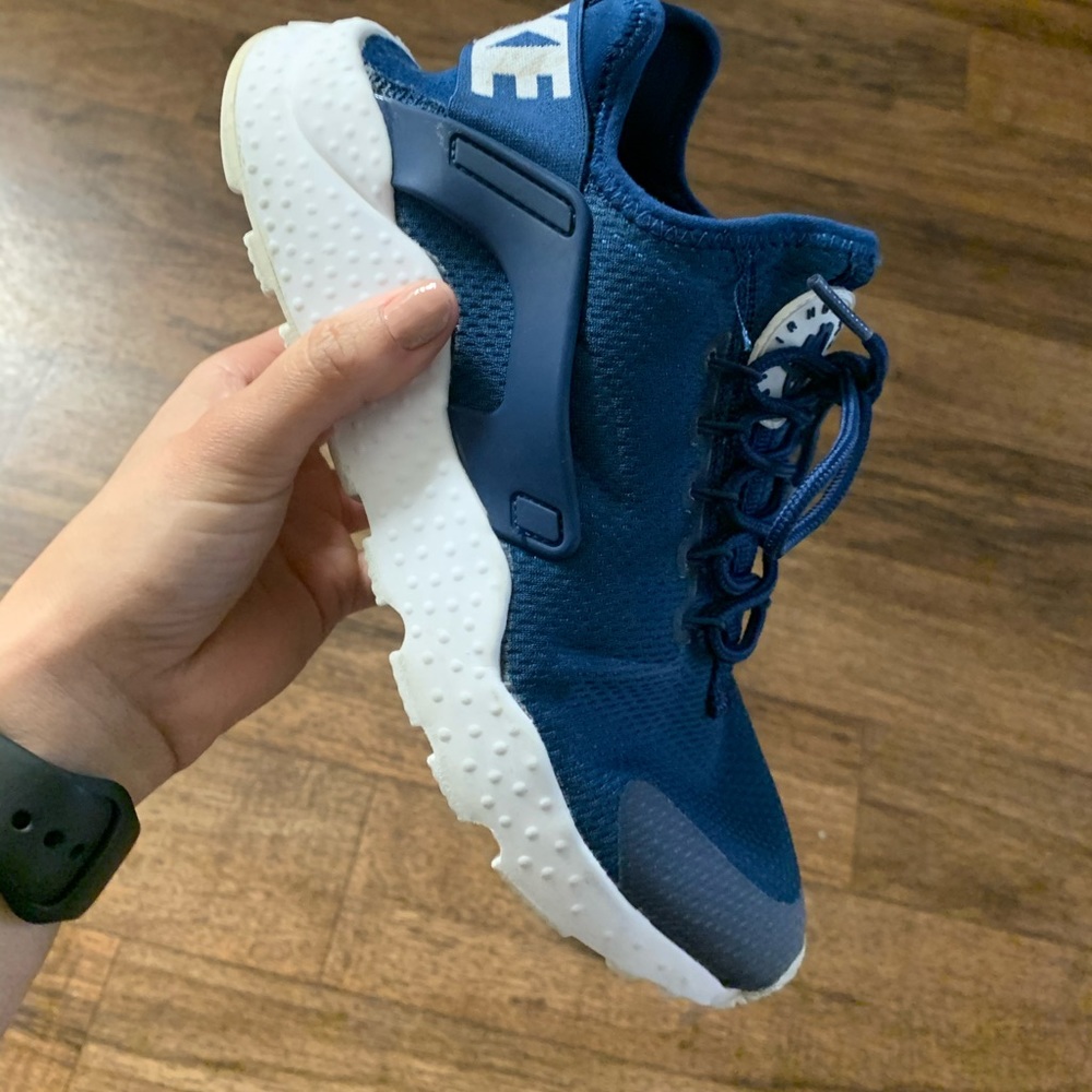 Blue Nike huaraches size 6.5